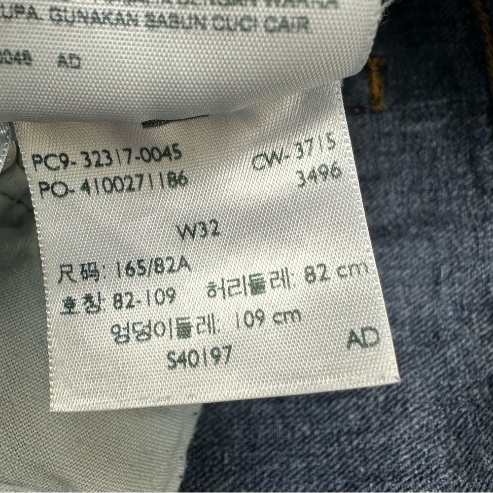 Levi’s 501 Vintage Style Button Fly Raw Hem Shorts - Picture 5 of 6